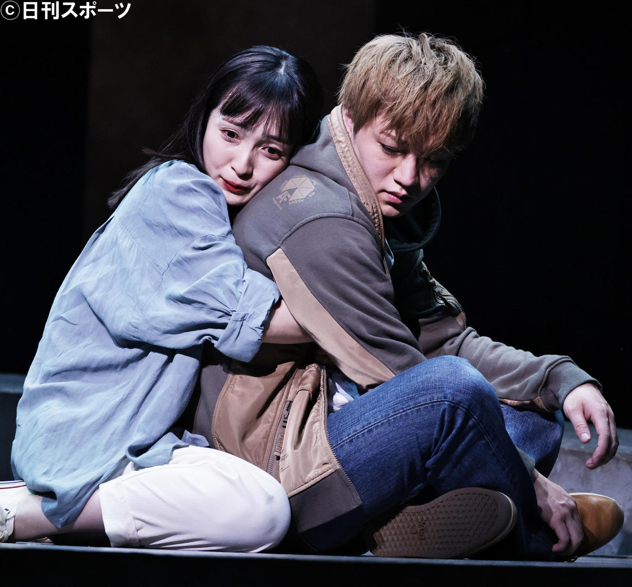 舞台「LUNGS」で熱演するジャニーズWESTの神山智洋（右）と奥村佳恵（撮影・中島郁夫）