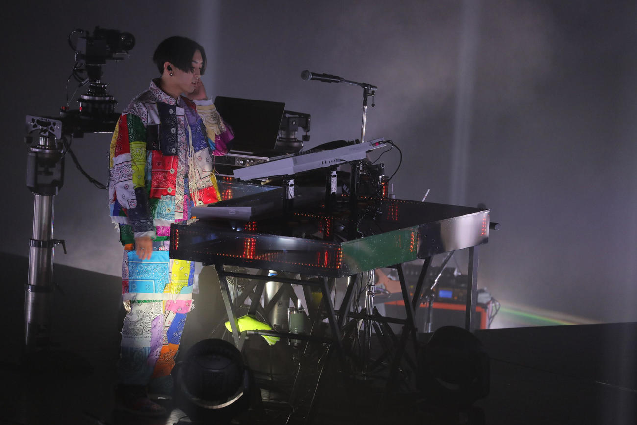 初の有観客ライブを行った、YOASOBIのAyase