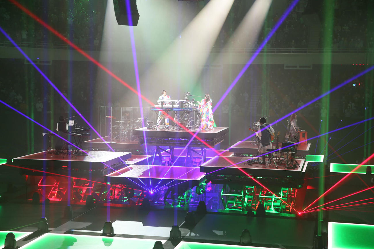 初の有観客ライブを開催したYOASOBI