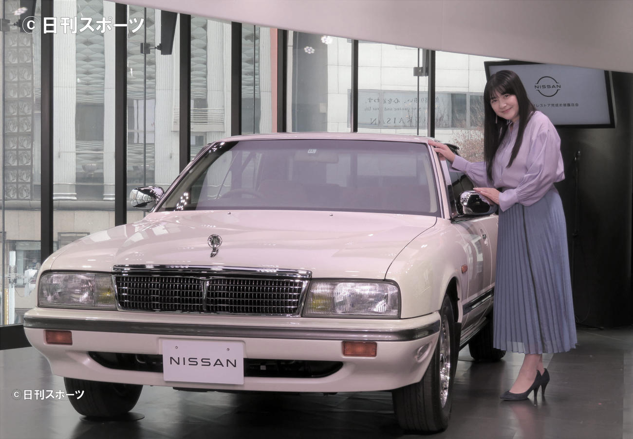 愛車「シーマ」のレストア後初のお披露目会に出席した伊藤かずえ（撮影・三須佳夏）