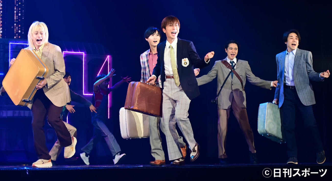 ABC座ジャニーズ伝説2021公開ゲネプロに臨むA.B.CーZの、左から塚田僚一、橋本良亮、河合郁人、戸塚祥太、五関晃一（撮影・小沢裕）