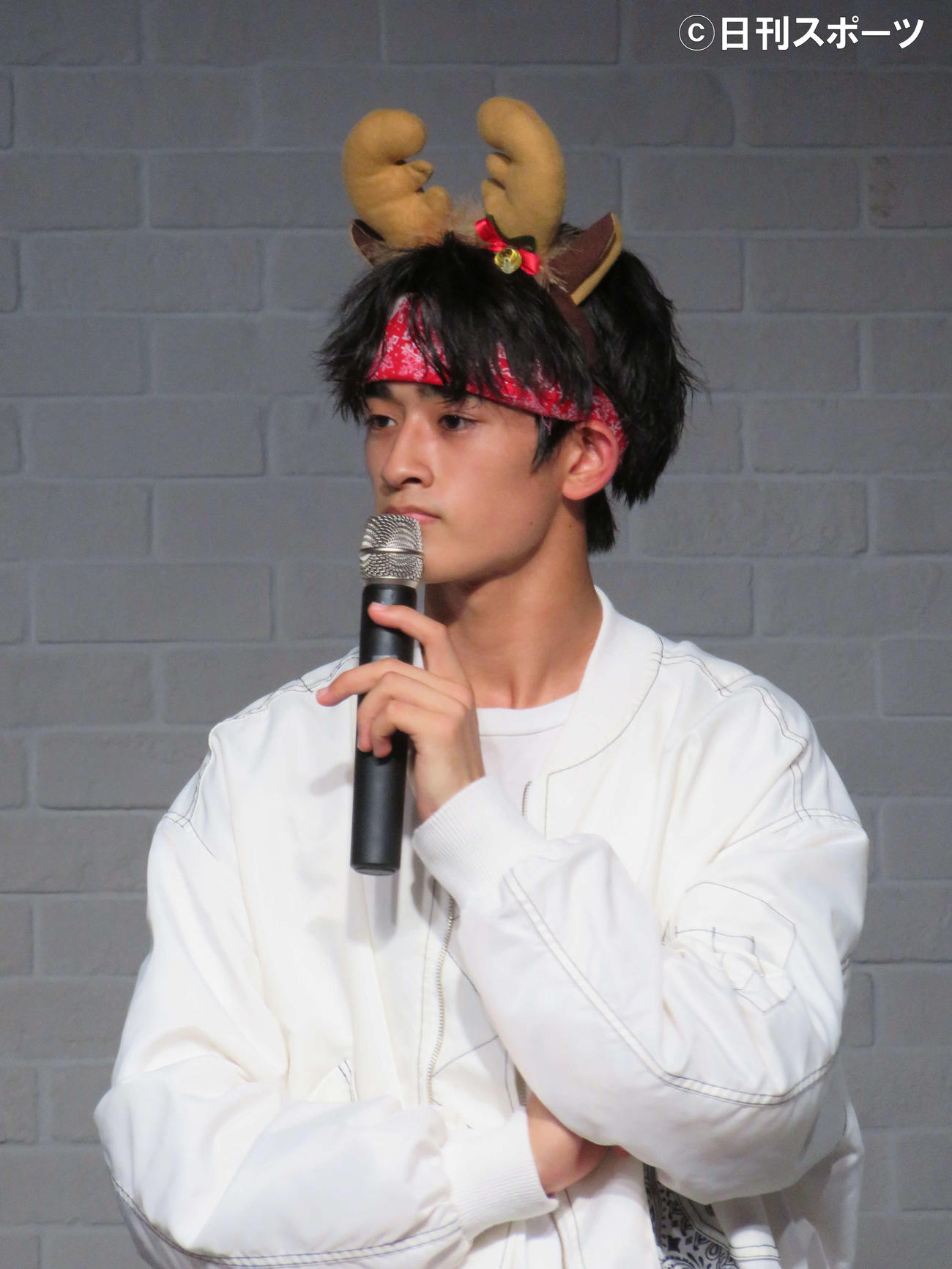 Xmas Special Liveを行ったWATWINGの桑山隆太（撮影・三須佳夏）