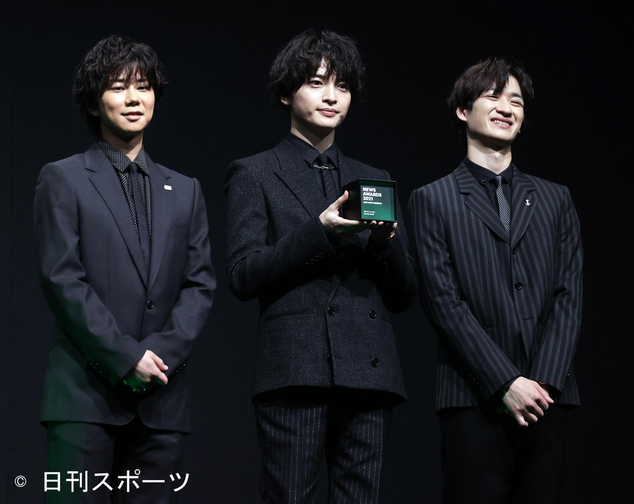 「LINE NEWS AWARDS 2021」の話題の人賞アイドル部門を受賞したKis－My－Ft2の、左から北山宏光、玉森裕太、宮田俊哉（撮影・浅見桂子）