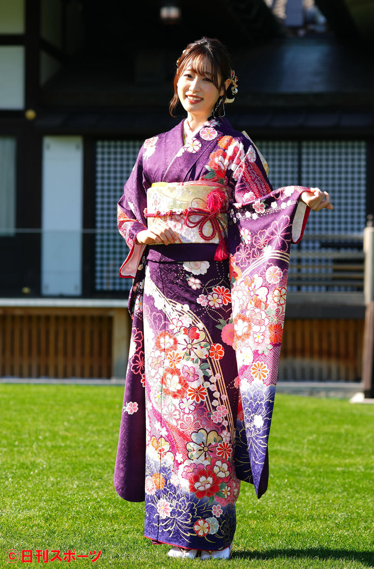 晴れ着姿を披露する高橋ひかる（撮影・横山健太）
