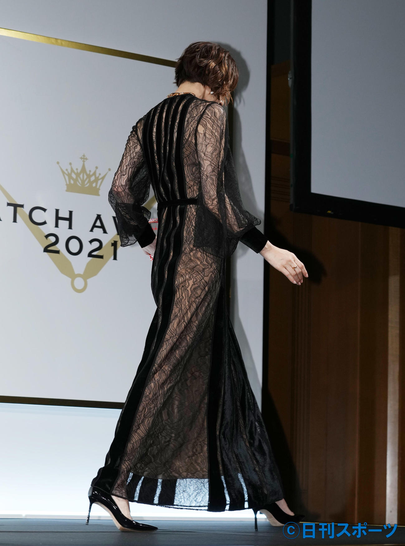 雑誌「Precious」ウォッチアワード2021の表彰式にセクシーなドレス姿で出席した米倉涼子（撮影・菅敏）