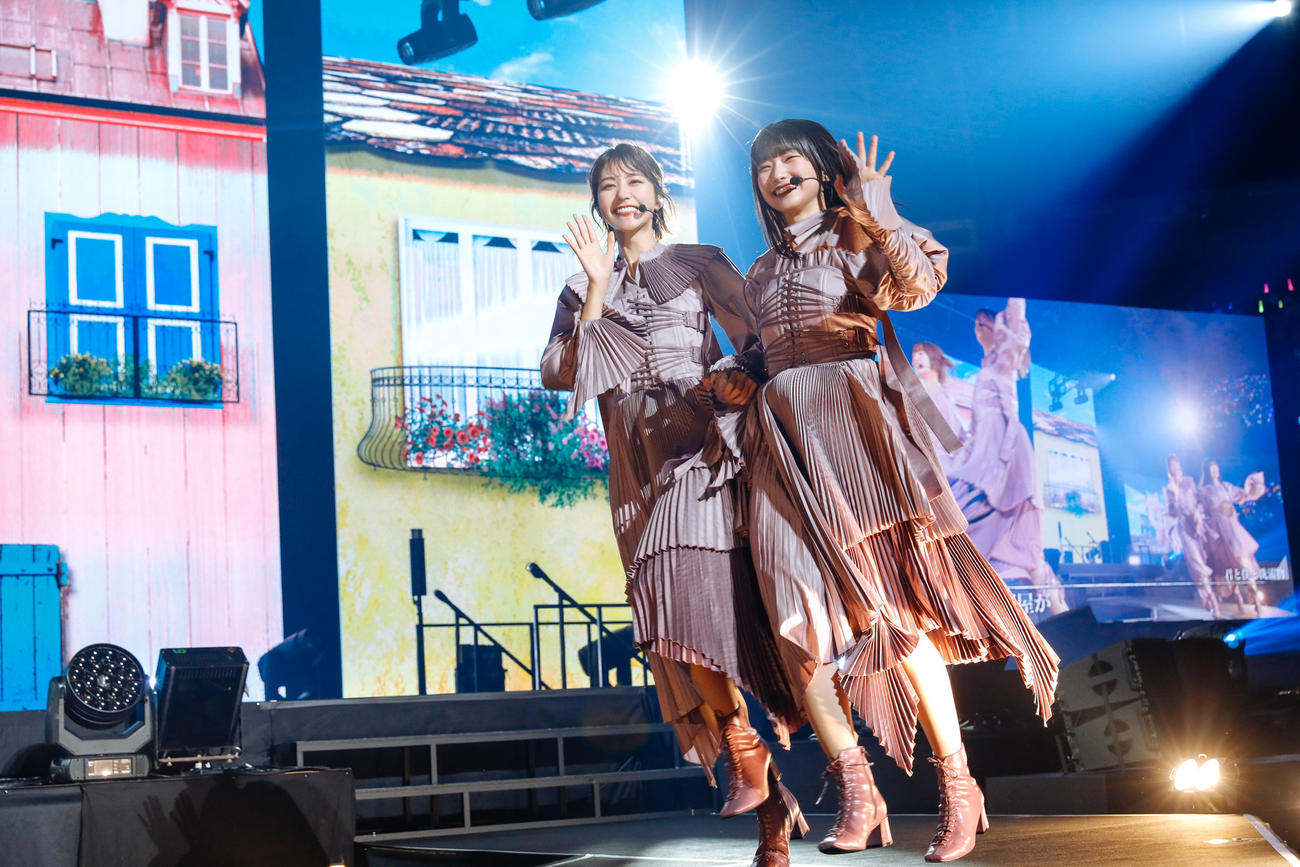 櫻坂46の「1st YEAR ANNIVERSARY LIVE」でパフォーマンスするメンバー