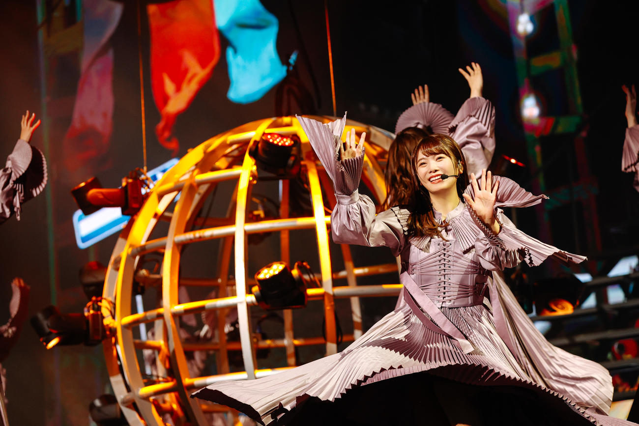 櫻坂46の「1st YEAR ANNIVERSARY LIVE」でパフォーマンスするメンバー