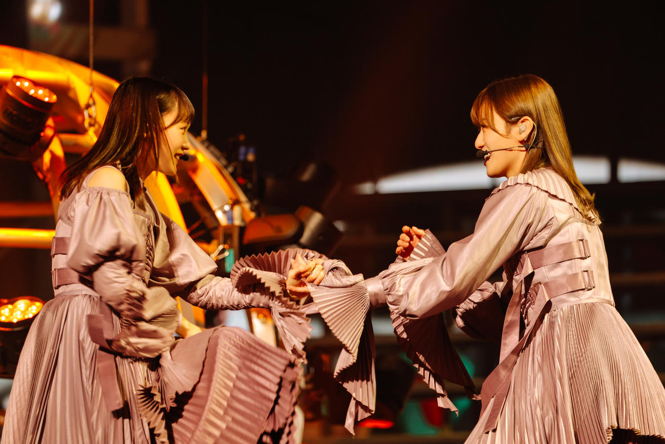櫻坂46の「1st YEAR ANNIVERSARY LIVE」でパフォーマンスするメンバー