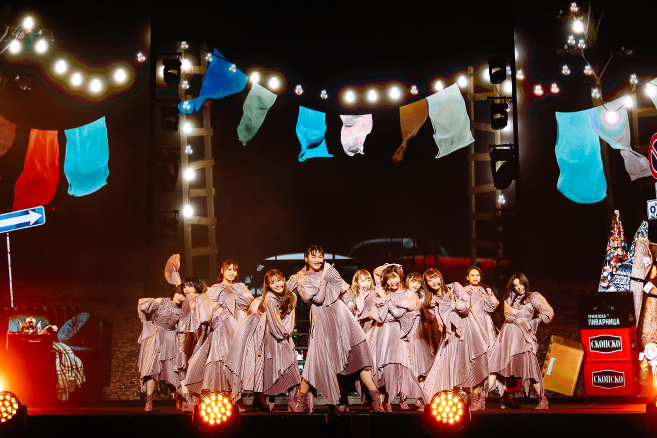 櫻坂46の「1st YEAR ANNIVERSARY LIVE」でパフォーマンスするメンバー