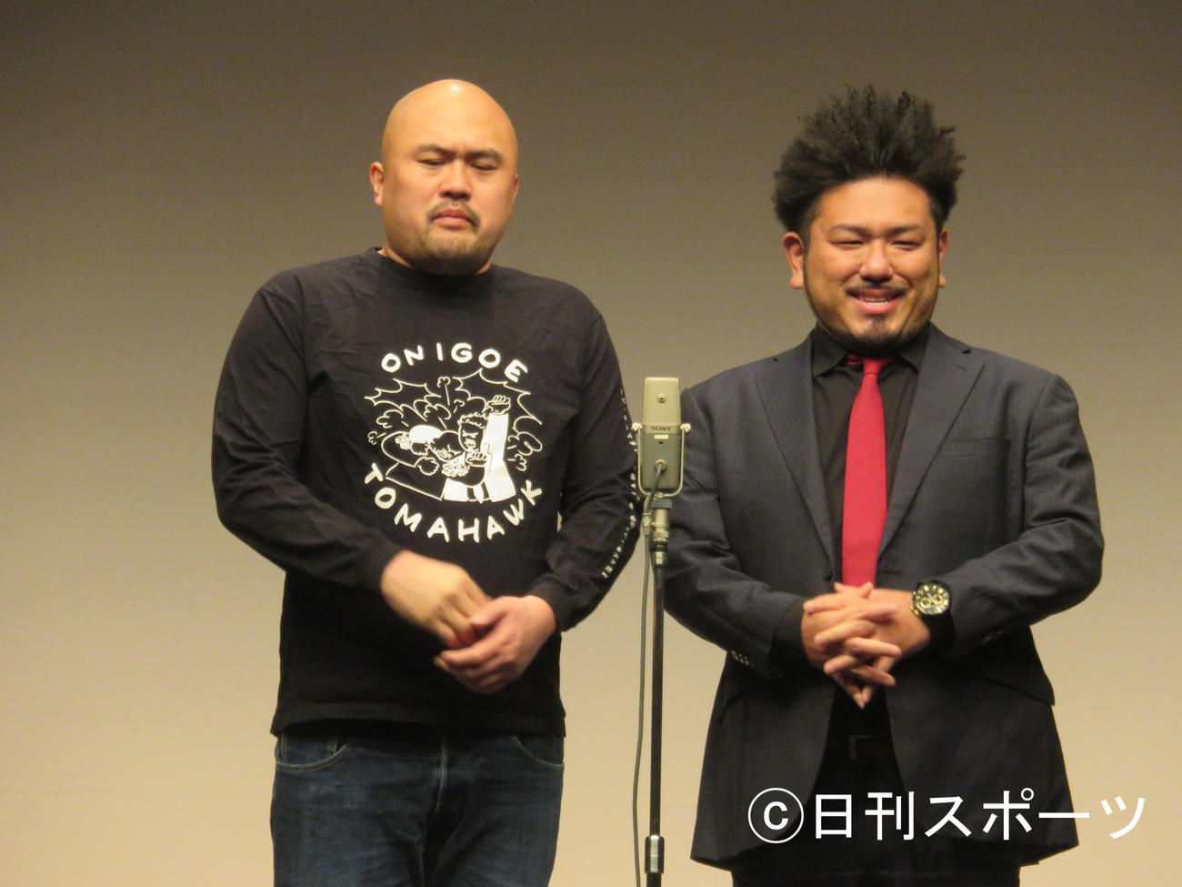 「タイタンライブ」にゲスト出演した鬼越トマホークの坂井良多（左）と金ちゃん