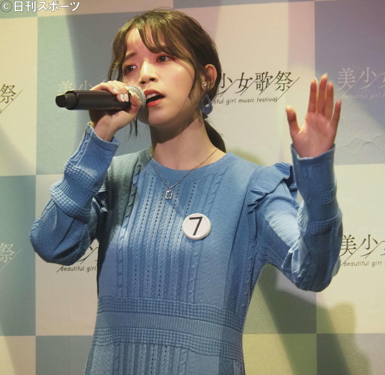 シンガー発掘オーディション「美少女歌祭2021」の最終審査で歌唱するグランプリTechuさん（撮影・遠藤尚子）