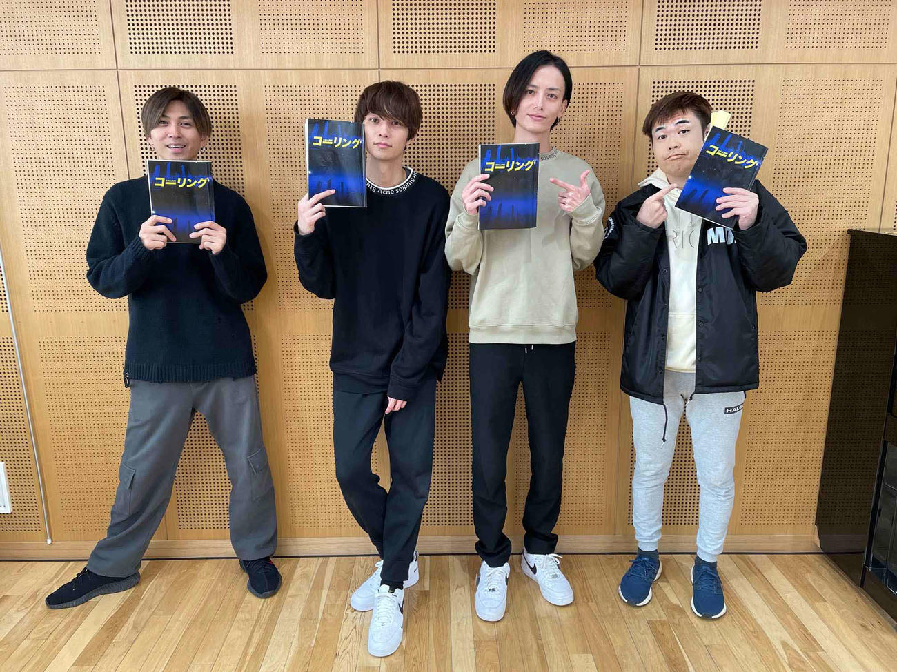 舞台「コーリング」に出演する左から井澤勇貴、中山優貴、小野健斗、品川祐