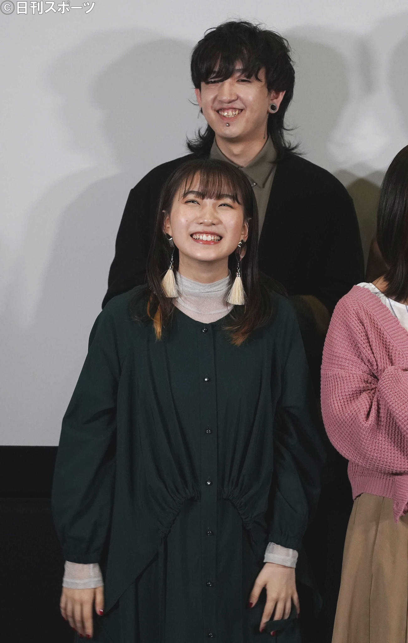 YOASOBIのikura（手前）とAyase（2020年11月撮影）
