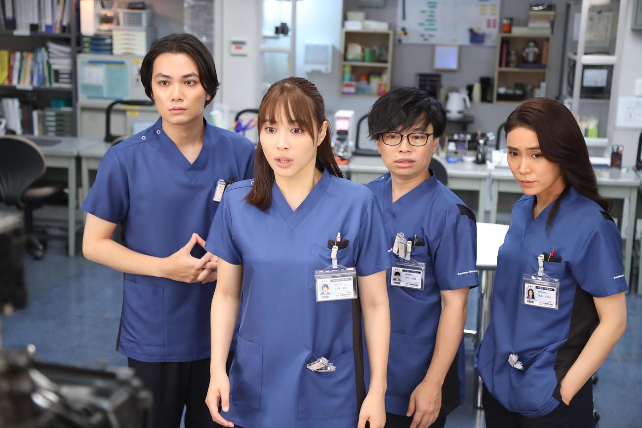 ラジエーションハウスで働く、左から悠木倫（矢野聖人）、広瀬裕乃（広瀬アリス）、軒下吾郎（浜野謙太）、黒羽たまき（山口紗弥加）（C）フジテレビ