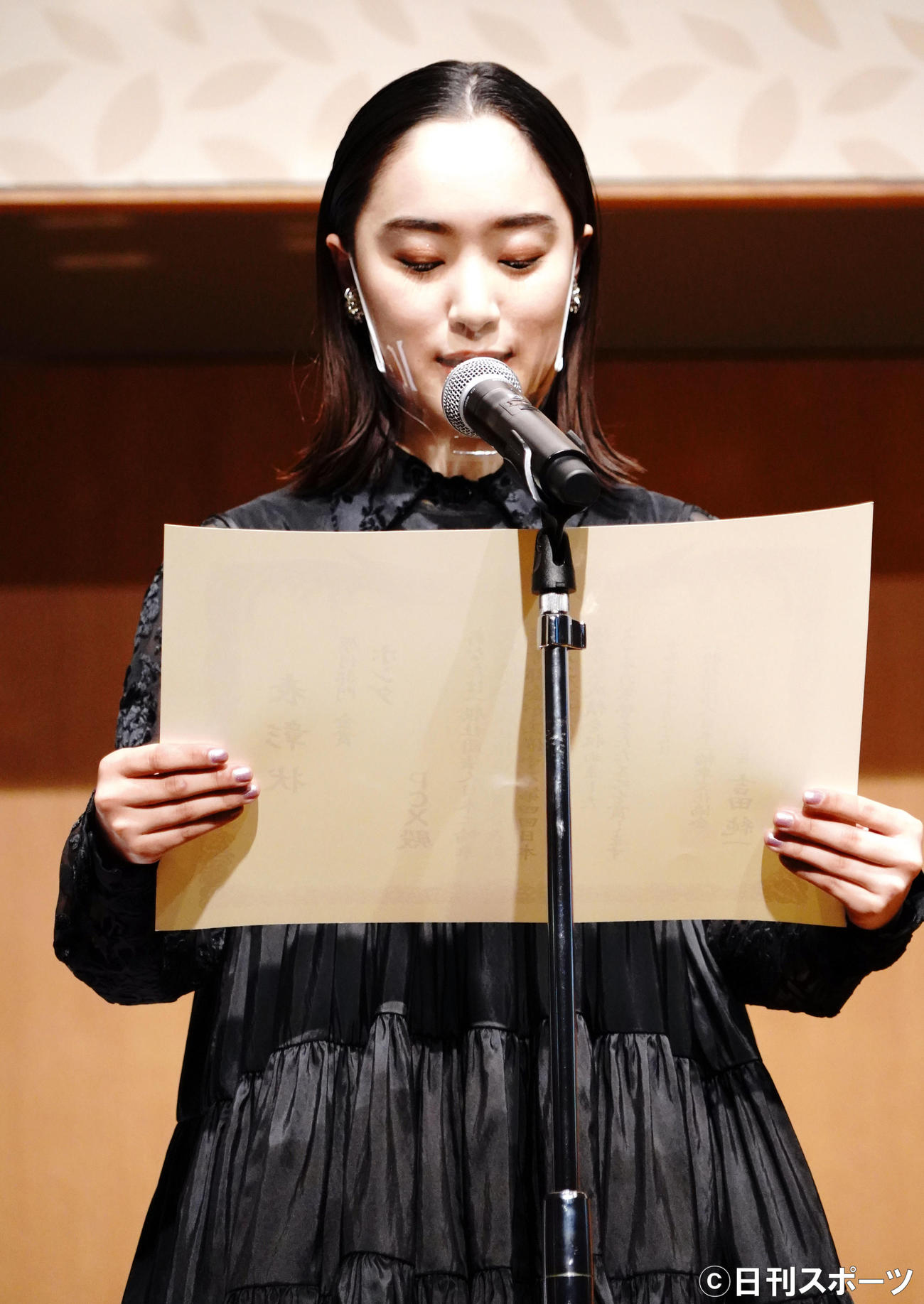 輝く！「日本バイクオブザイヤー2021」の表彰式にプレゼンターとして出席した吉田美佳子（撮影・佐藤成）