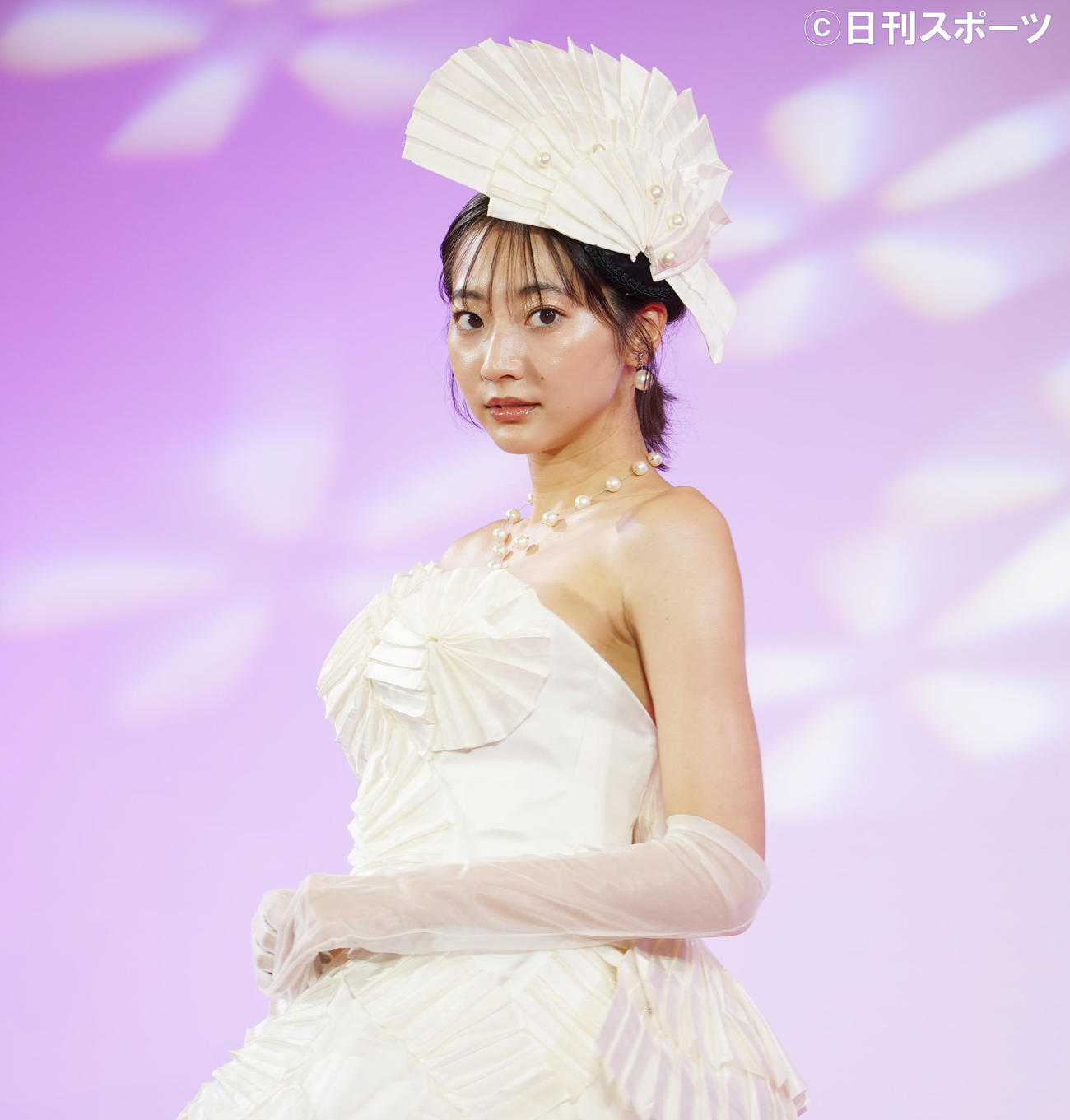 「ものづくり・匠（たくみ）の技の祭典2021」で、ウエディングドレス姿を披露した武田玲奈（撮影・佐藤勝亮）