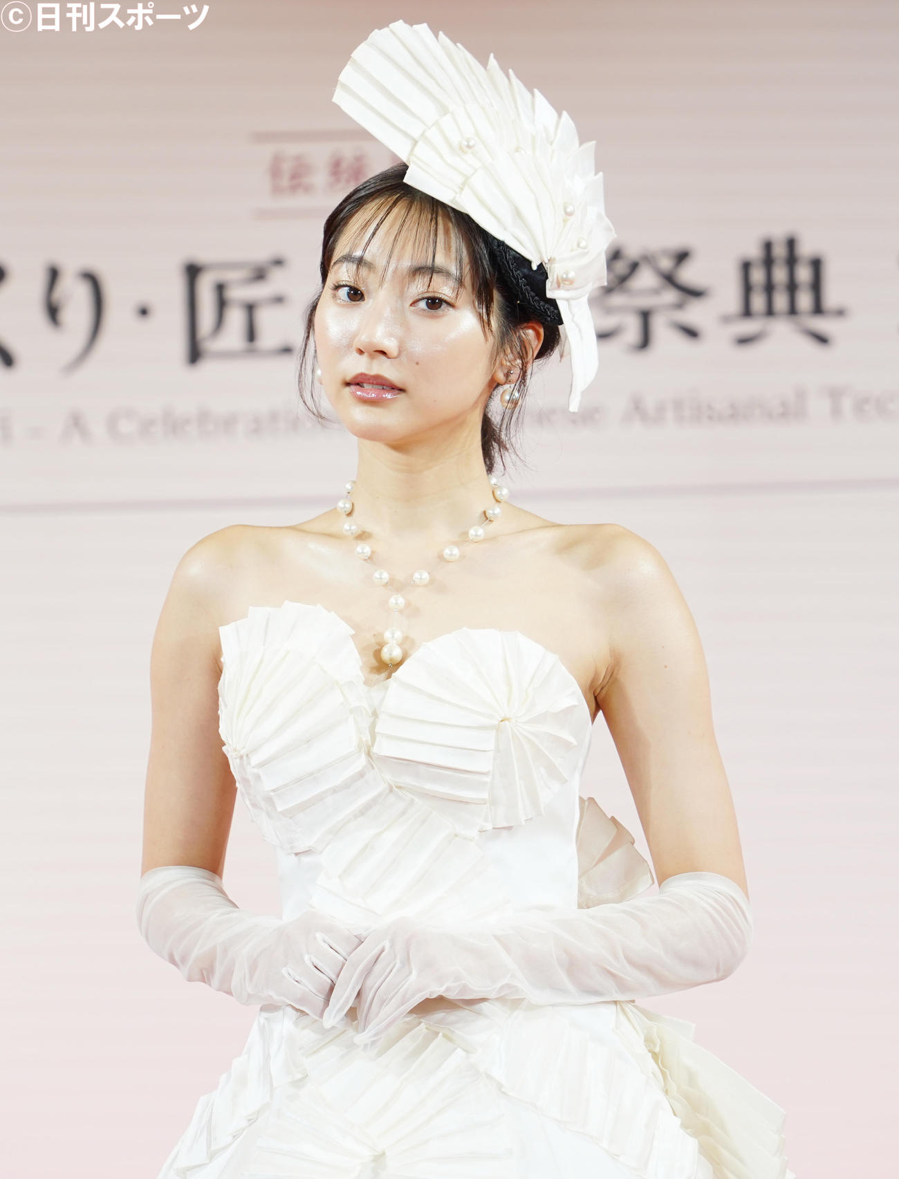 「ものづくり・匠（たくみ）の技の祭典2021」で、ウエディングドレス姿を披露した武田玲奈（撮影・佐藤勝亮）