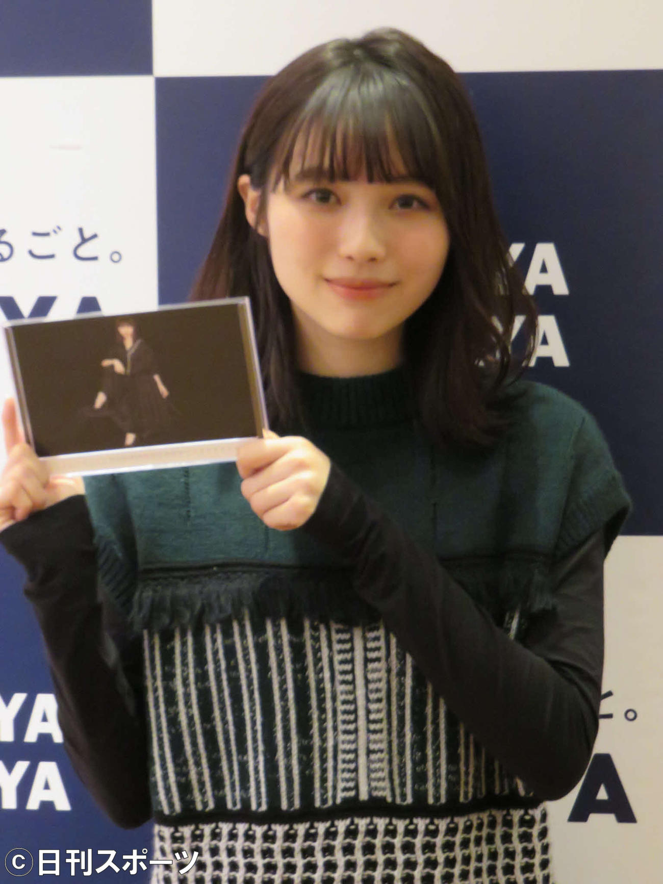 カレンダー発売イベントを行った秋田汐梨