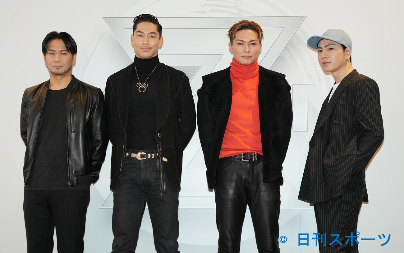 「iCON Z　～Dreams For Children」の囲み取材で写真に納まる、左からEXILE HIRO、EXILE AKIRA、EXILE SHOKICHI、登坂広臣（撮影・鈴木みどり）