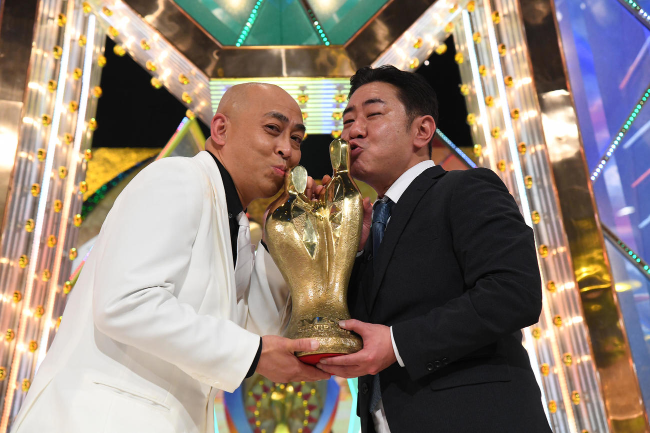 「M－1グランプリ2021」決勝で優勝した錦鯉。長谷川雅紀（左）と渡辺隆（Ｃ）M－1グランプリ事務局