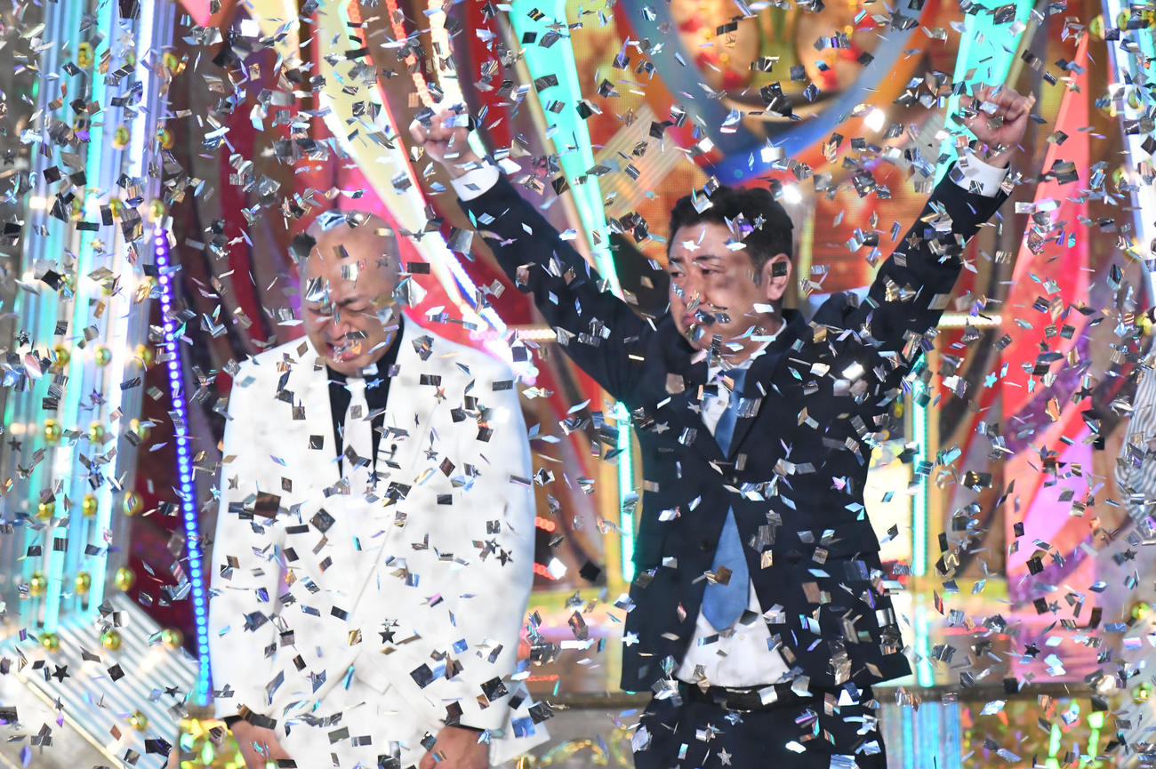 「M－1グランプリ2021」決勝で優勝した錦鯉。長谷川雅紀（左）と渡辺隆（C）M－1グランプリ事務局
