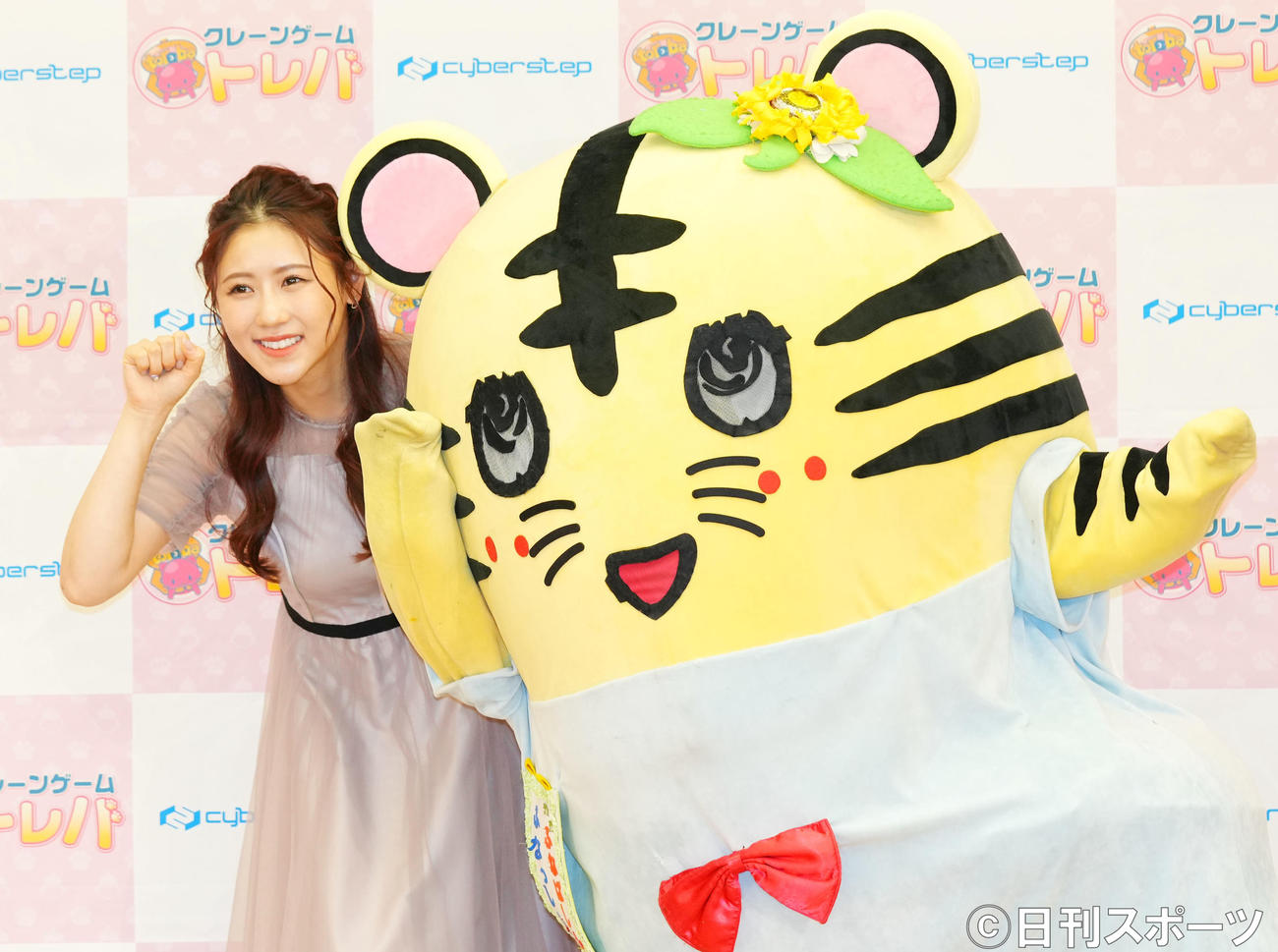 「トレバ」新CM発表会に登場したふなっしー（右）と西野未姫（撮影・横山健太）