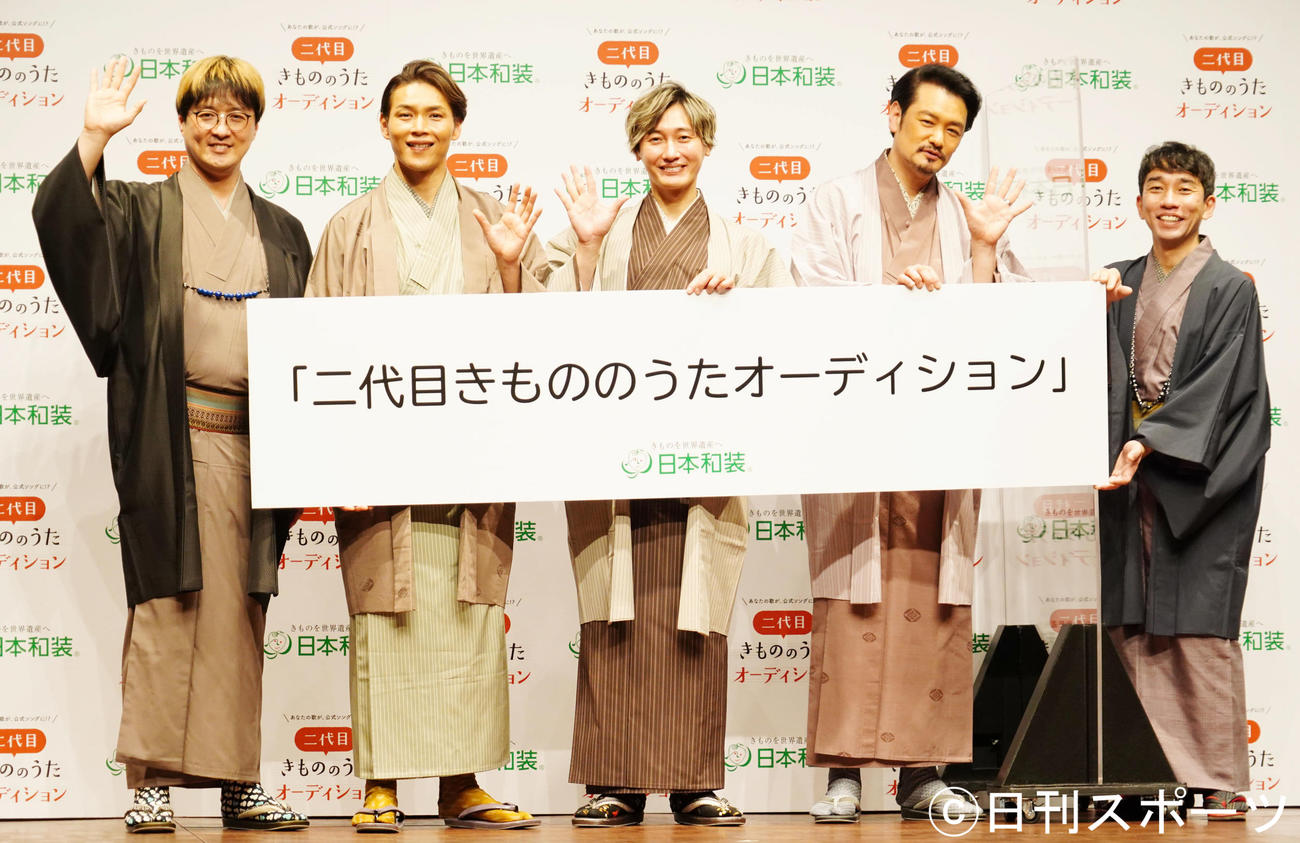 二代目きもののうたオーディションに出席した、左から純烈の酒井一圭、後上翔太、白川裕二郎、小田井涼平、D．Wニコルズのわたなべだいすけ（撮影・佐藤成）