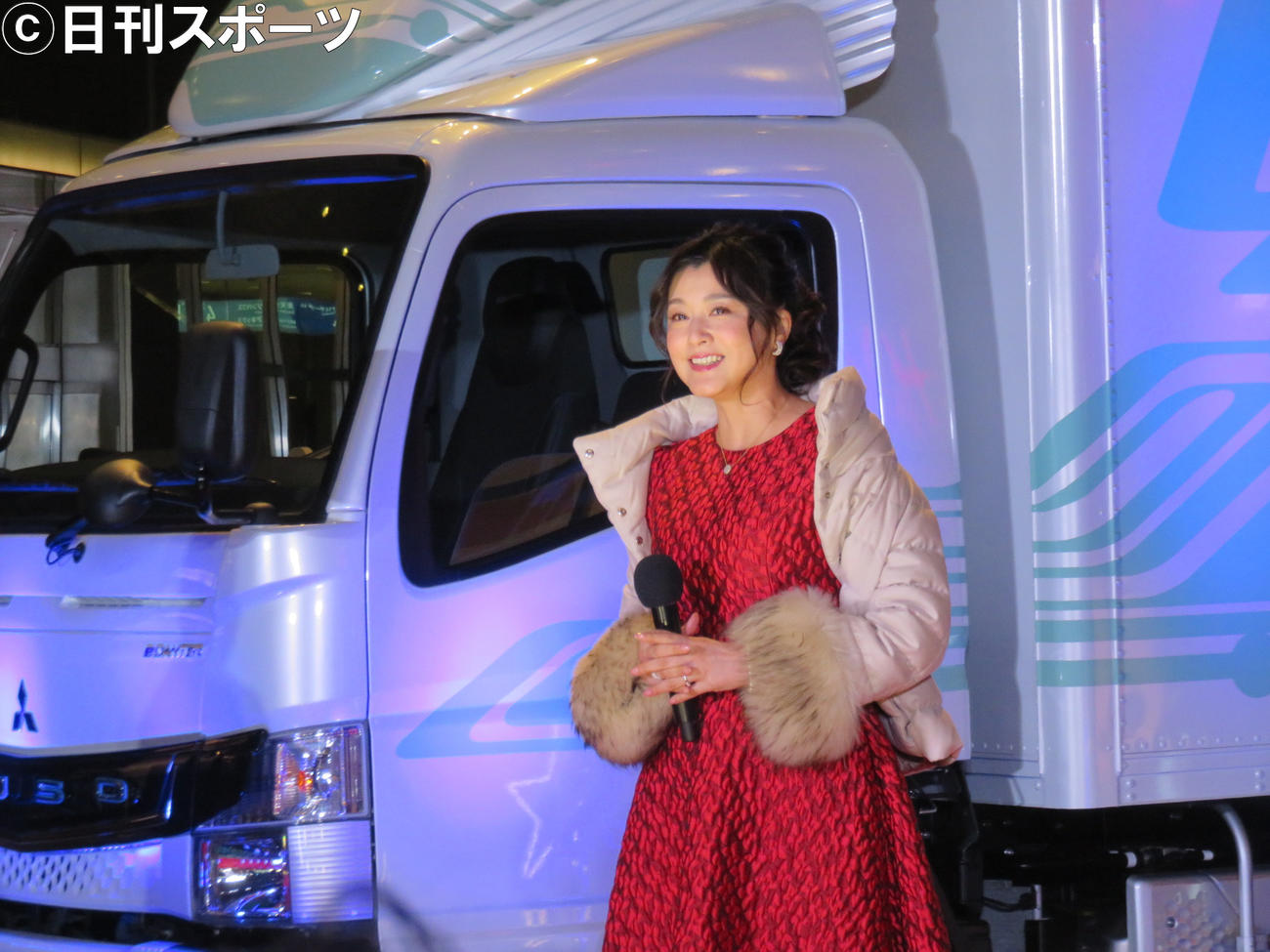 三菱ふそうトラック・バスのクリスマスイベントに出席した藤原紀香