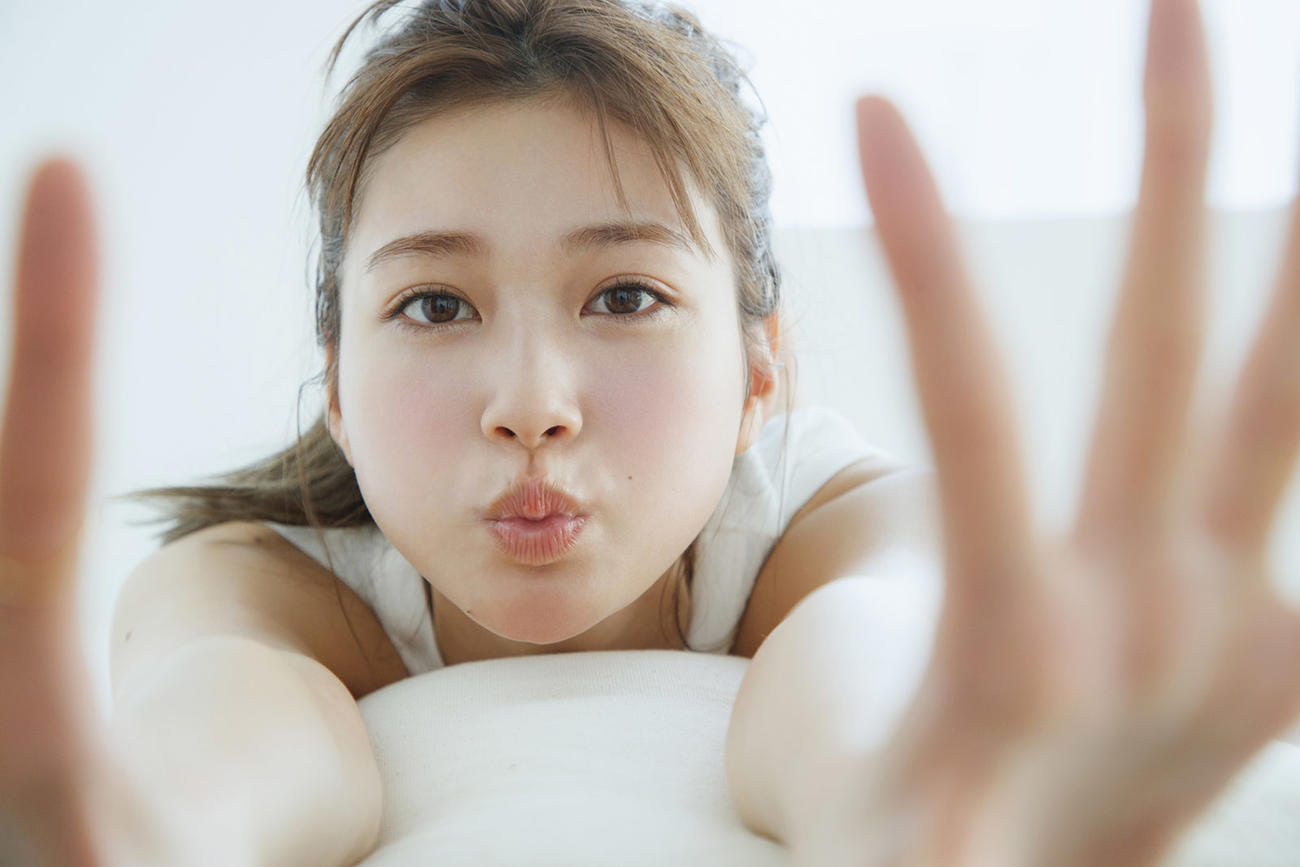 初の写真集発売が決まった生見愛瑠