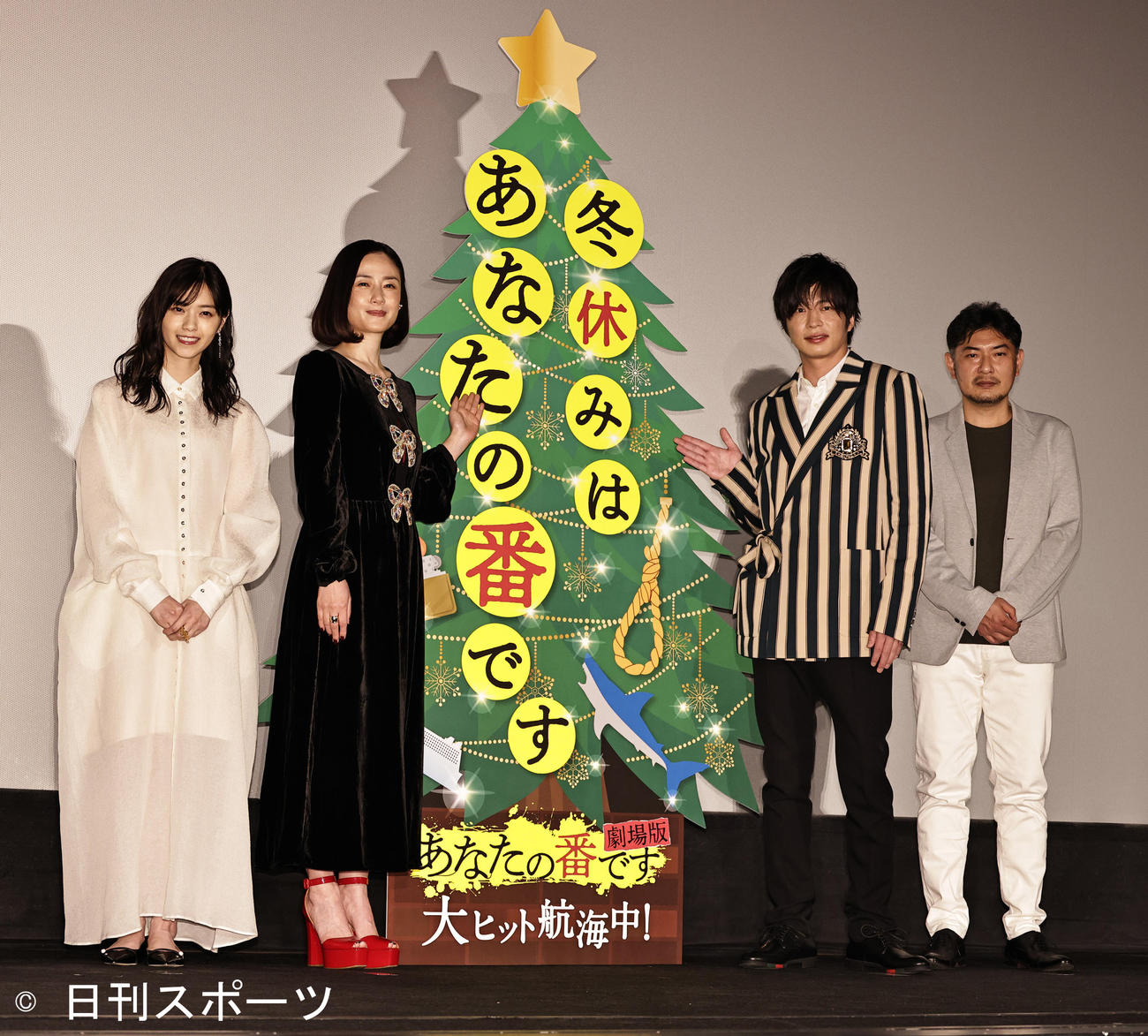 映画「あなたの番です　劇場版」大ヒット舞台あいさつを行った、左から西野七瀬、原田知世、田中圭、佐久間紀佳監督（撮影・中島郁夫）
