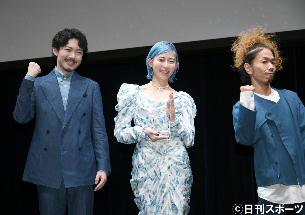 AwesomeCityClubの左からatagi、PORIN、モリシー（2021年12月撮影）