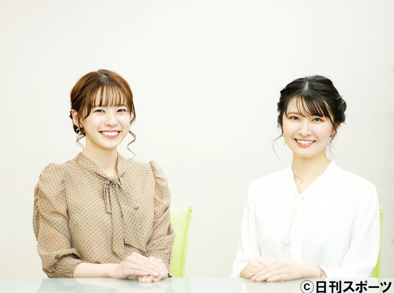 笑顔が絶えず和やかな雰囲気でインタビューに応じてくれた高山奈々（左）と駒木結衣（撮影・横山健太）