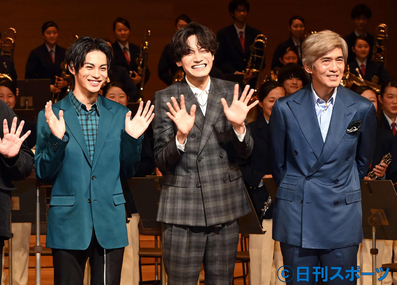 映画「20歳のソウル」の制作報告舞台あいさつに登壇した、左から神尾楓珠、関西ジャニーズJr．／Aぇ！groupの佐野晶哉、佐藤浩市（撮影・たえ見朱実）