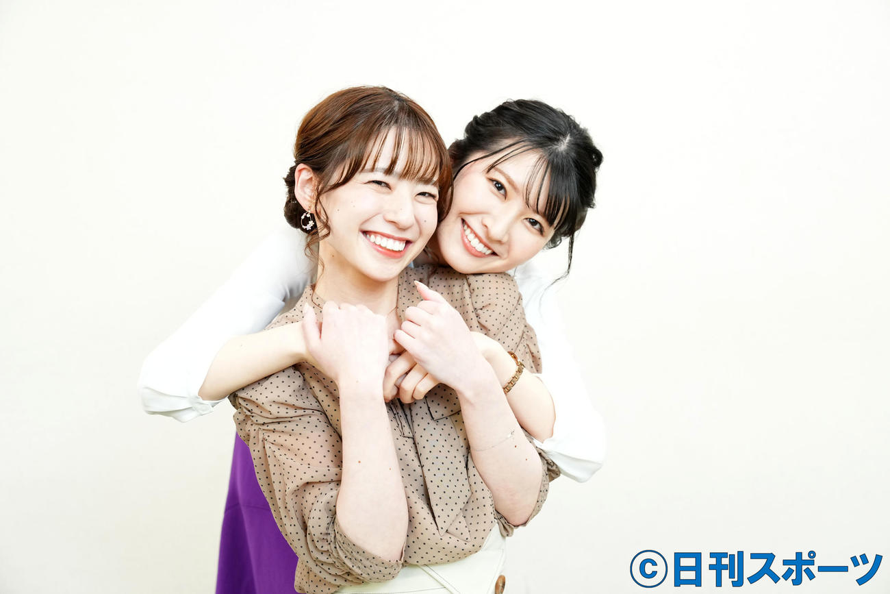 インタビュー中、とても仲良しなのが印象的だった高山奈々（左）と駒木結衣（撮影・横山健太）