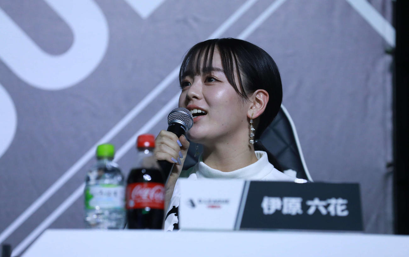 D．LEAGUE第4戦でゲスト審査員を務めた伊原六花