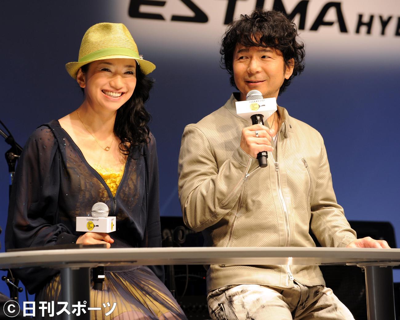 DREAMS　COME　TRUEの吉田美和（左）、中村正人（2012年5月撮影）