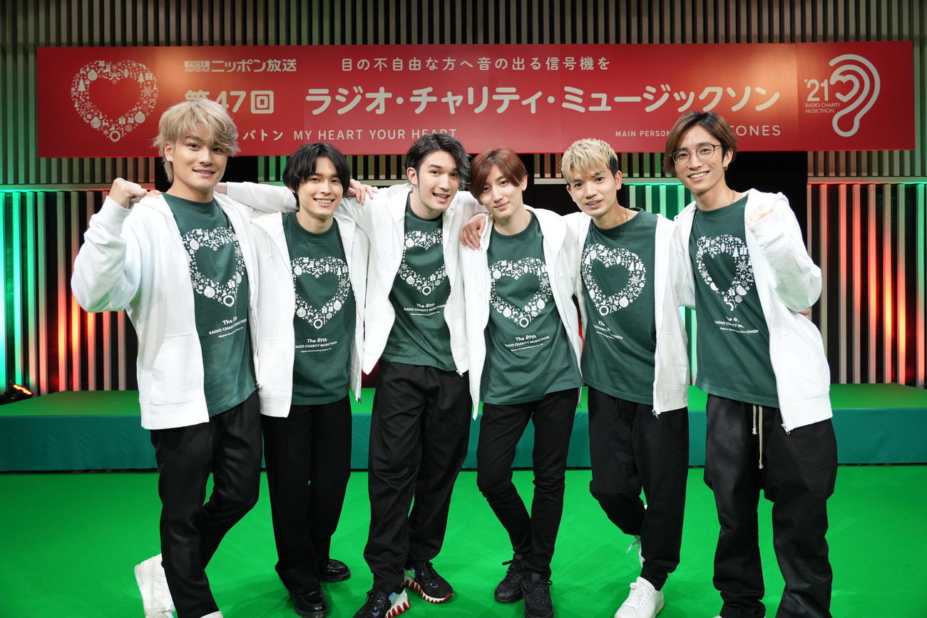 ニッポン放送「ラジオ・チャリティ・ミュージックソン」24時間生放送を完走したSixTONES。左から森本慎太郎、松村北斗、ジェシー、京本大我、高地優吾、田中樹
