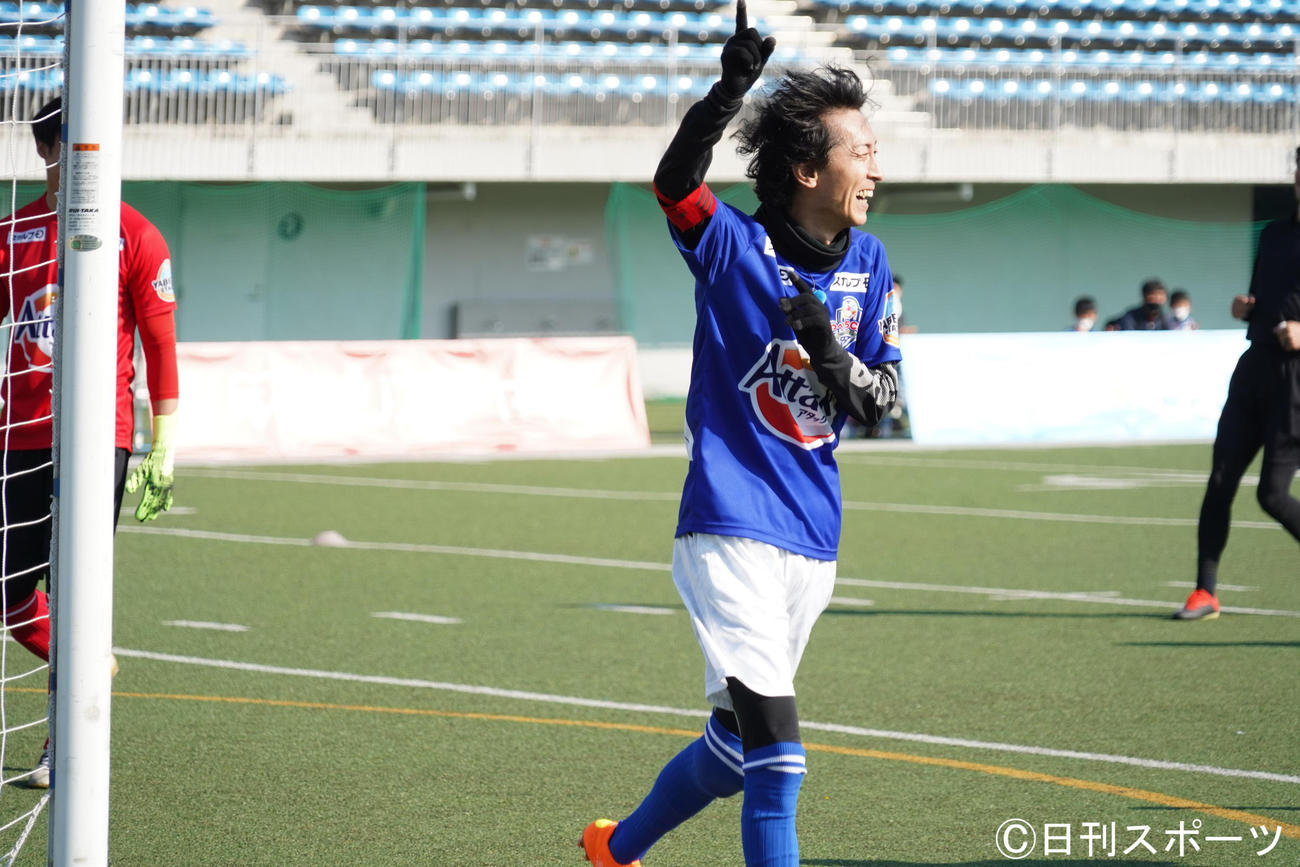 サッカー教室「やべっちCUP　トレーニングver」を開催した矢部浩之（撮影・佐藤成）