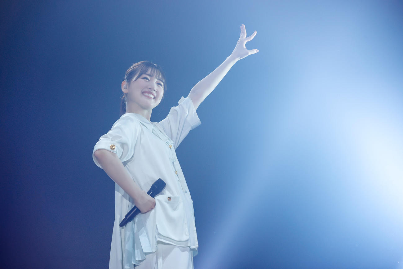 クリスマスライブ「ひなくり2021」を開催した日向坂46。笑顔の佐々木美玲