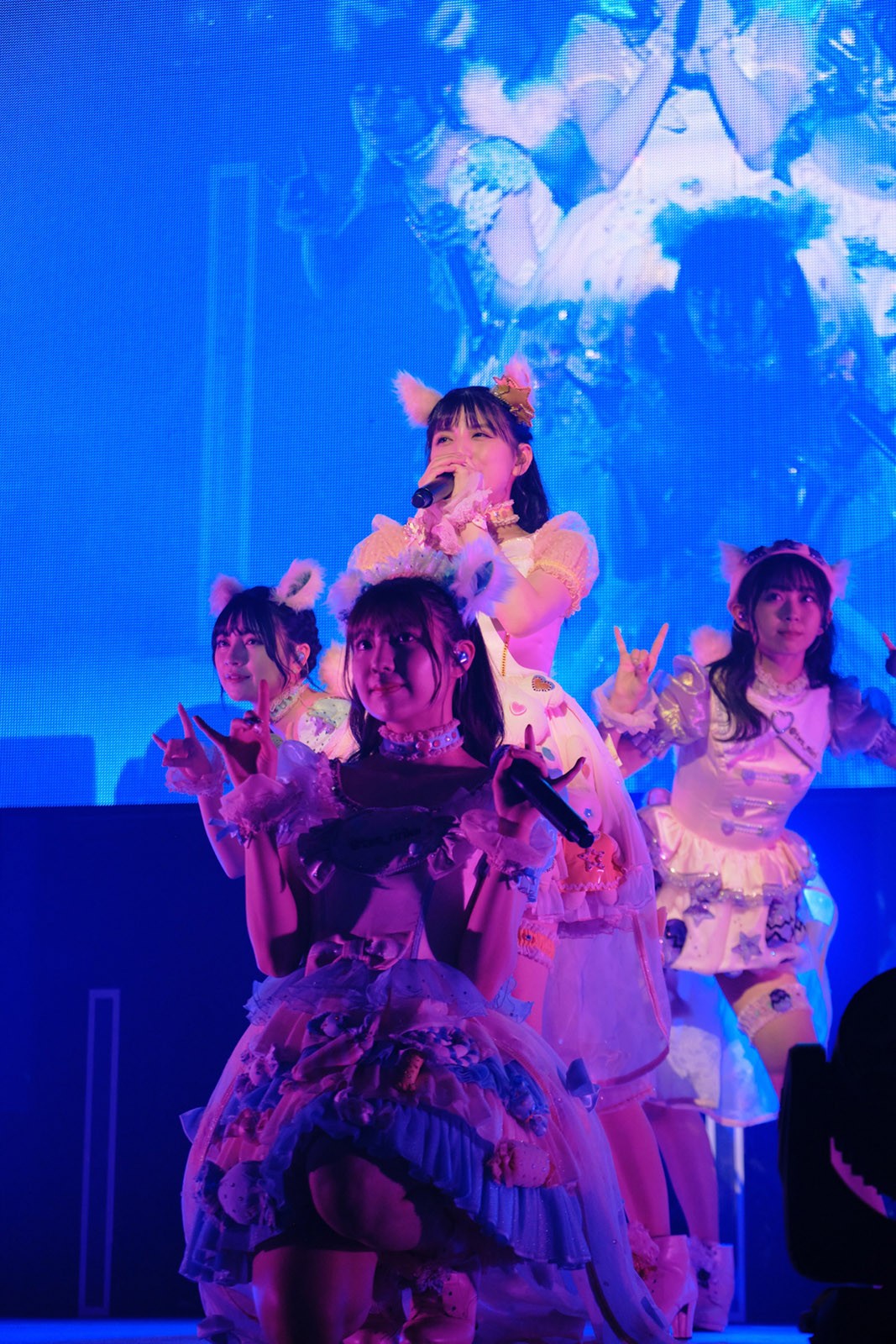 卒業ライブを行ったわーすた坂元葉月（中央）