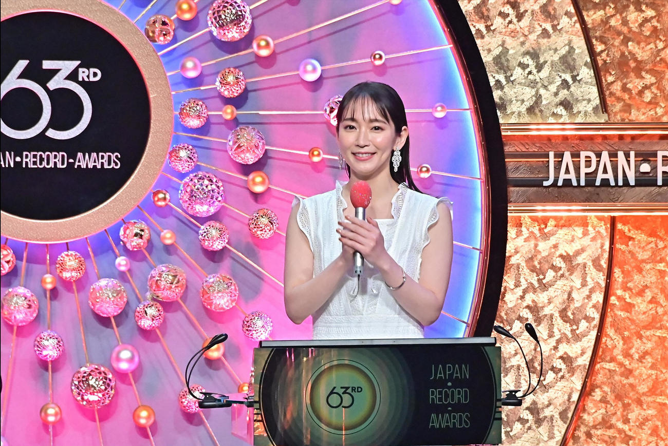 総合司会を務めた吉岡里帆（C）TBS