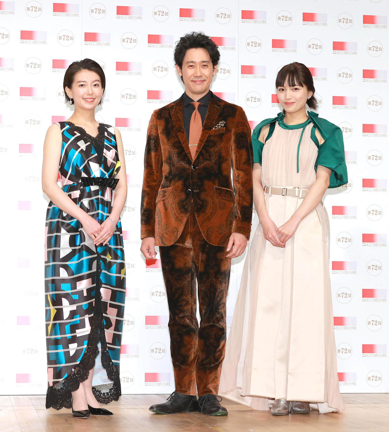 第72回NHK紅白歌合戦リハーサルに登場した、左から総合司会を担当するNHKの和久田麻由子アナウンサー、大泉洋、川口春奈（代表撮影）