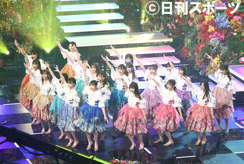 「君しか勝たん」を披露する日向坂46（撮影・河田真司）