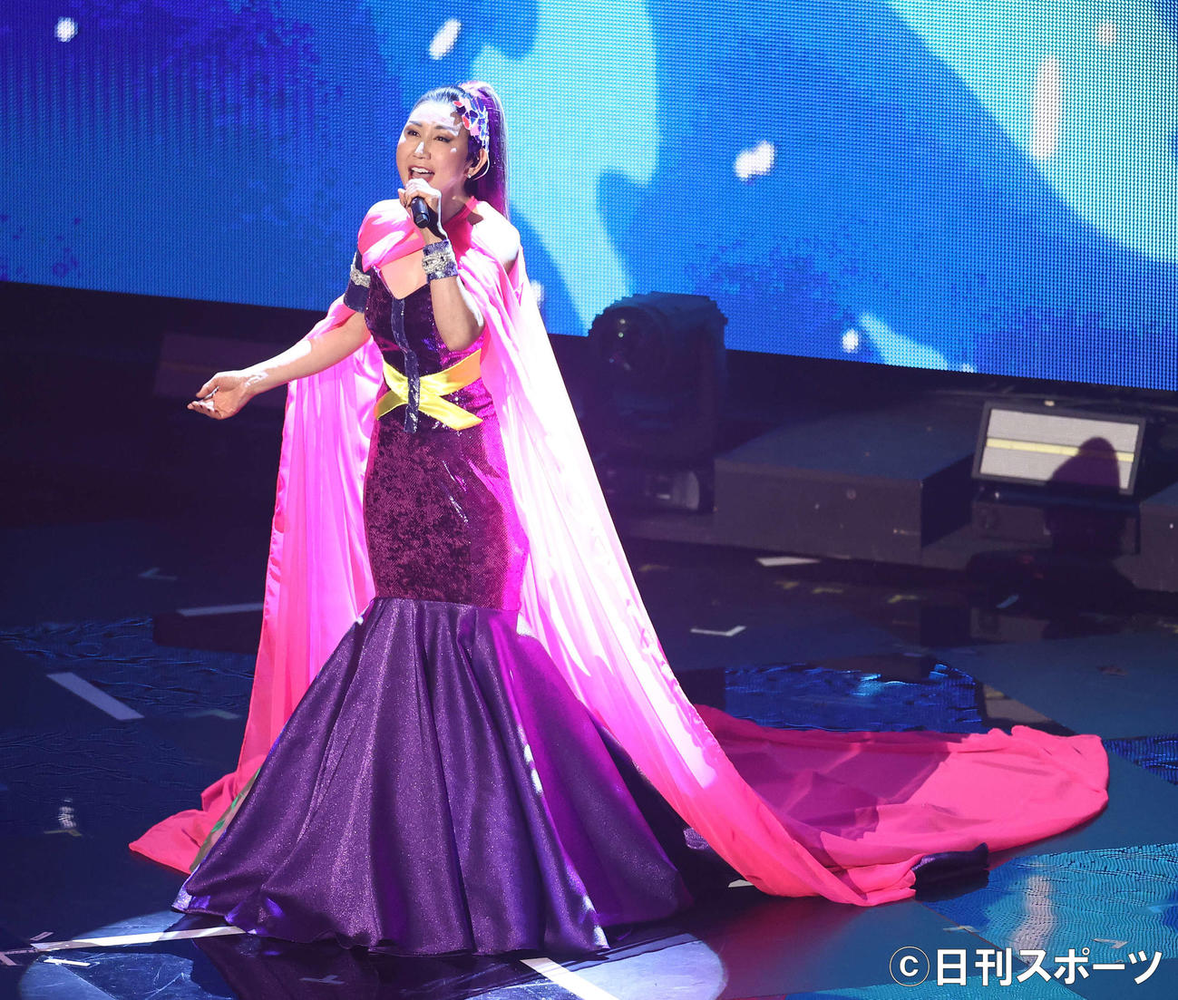 「残酷な天使のテーゼ」を披露する高橋洋子（撮影・河田真司）
