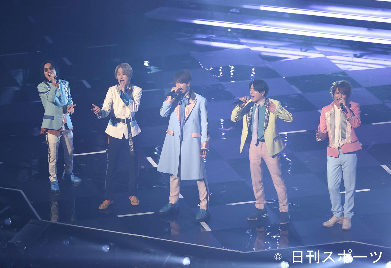 「Re：LIVE」を披露する関ジャニ∞（撮影・河田真司）