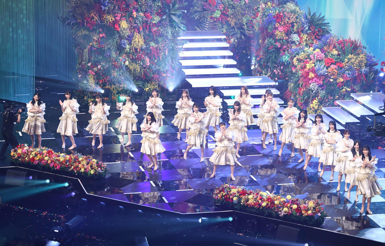 「君しか勝たん」を披露する日向坂46（撮影・河田真司）
