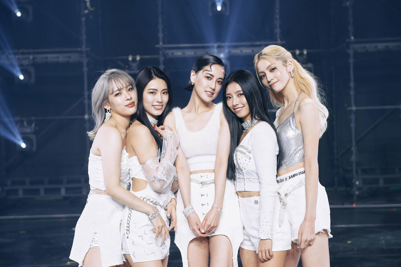 約2年半ぶりとなる新曲「Everything」発売が決まったHappiness。左からMIYUU、川本璃、藤井夏恋、SAYAKA、楓