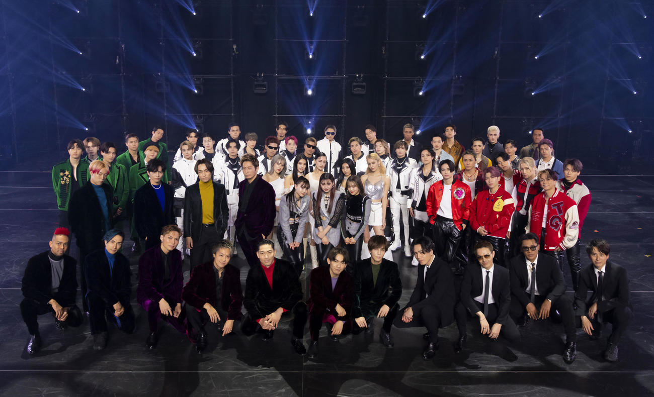 配信ライブ「LIVE×ONLINE COUNTDOWN2021→2022」を行ったEXILEらEXILE TRIBEやLDH所属アーティスト