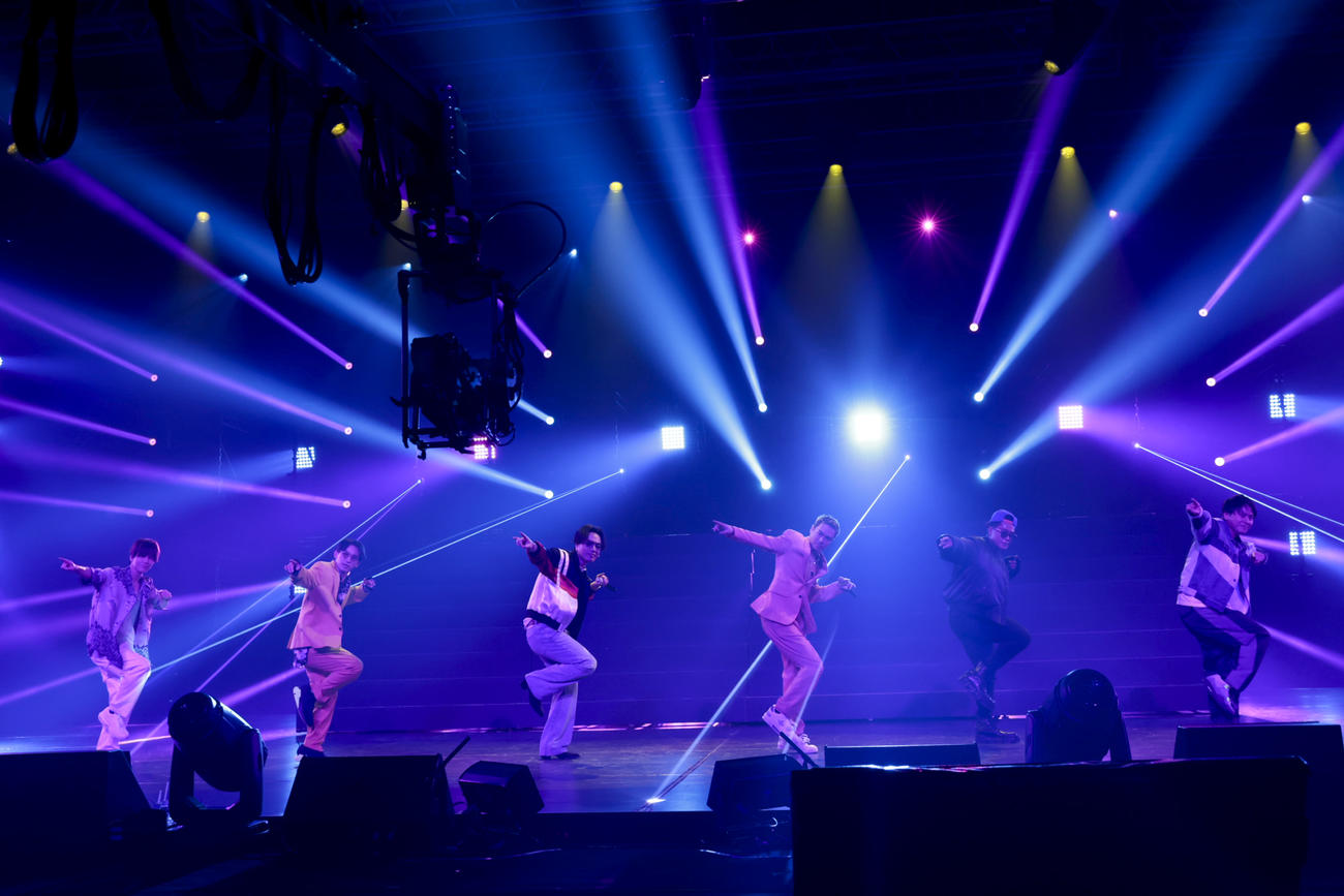 「LIVE×ONLINE COUNTDOWN2021→2022」でパフォーマンスする三代目　J SOUL BROTHERS
