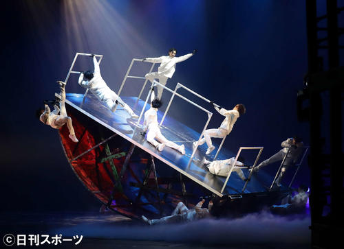 滝沢秀明氏のアクロバット演出「SWING SHIP」で観客を魅了した(撮影・丹羽敏通)